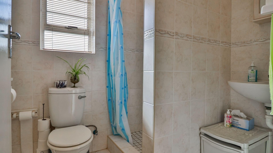 4 Bedroom Property for Sale in De Kelders Western Cape